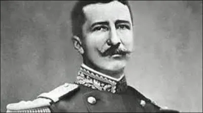 Son frère Mathieu, certain de l'innocence d'Alfred et de l'incohérence du dossier, engage le journaliste Bernard Lazare. Il n'est pas tout seul à croire à l'erreur judiciaire car parallèlement le chef du contre-espionnage français, découvre des preuves irréfutables de la non-culpabilité de Dreyfus. Mais comment se nomme ce colonel qui va faire éclater définitivement cette affaire ?