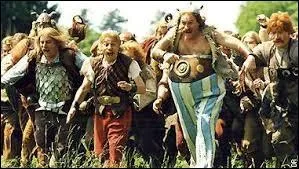 En quelle année est sorti sur les écrans "Astérix et Obélix contre César", réalisé par Claude Zidi ?