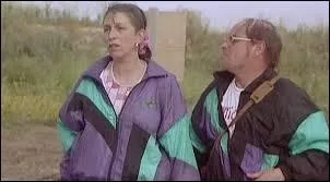 Adapté de la bande dessinée éponyme de Binet, "Les Bidochon" est un film français sorti en 1996. Quels acteurs incarnent Raymonde et Robert Bidochon, les deux principaux protagonistes ?