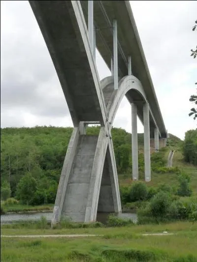 Ce viaduc de 400 m de long sur l'Anguienne (rocade Angoulême Est) a été construit en Charente en 2004 à Soyaux-Puymoyen, il se nomme :