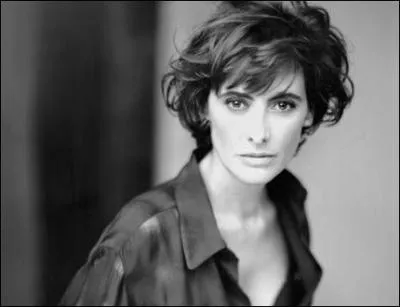 'De 1983 à 1989, Karl Lagerfeld la choisit comme égérie de la maison de haute couture Chanel à Paris eu égard à sa remarquable ressemblance physique avec Coco Chanel.