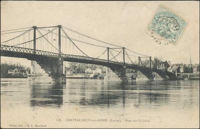 Le vieux pont d'Aurec-sur-Loire, construit en 1892 dans le Loiret . Son tablier a été déposé et le pont remplacé en 1966, par un ouvrage en arches de béton, dans la ville de :