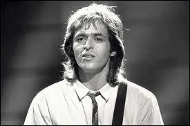 Dans quelle chanson entend-on "Et elle regarde des images et lit des histoires d'avant d'honneur et de grands équipages où les bons sont habillés de blanc" ?