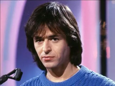 Quelle chanson commence par "Il faudra que tu sois douce et solitaire aussi, il te faudra gagner pouce à pouce les oublis de la vie..." ?