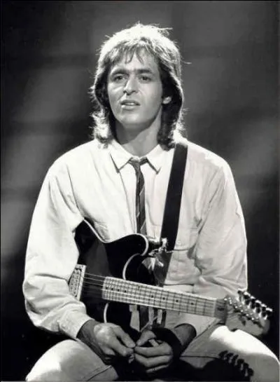 Trouvez le titre : "Petite fille à quoi tu rêves, devant ton siècle qui se lève"