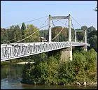 La passerelle de Saint-Symphorien est piétonnière et suspendue ; elle enjambe la Loire dans l'Indre-et-Loire et a été construite en 1847 à :