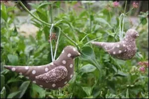 Mais j'en entends aussi qui expriment vraiment très fort leur mécontentement comme le « grognant » parce que, « mon gniasse », « je pipe » comme un oiseau et que je jacte le narquois.