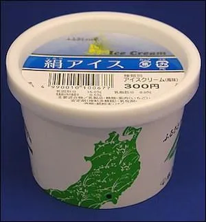 Hormis la crème, que trouve-t-on dans cette glace ?