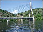 Le pont à haubans de Pertuiset de 132 m de long sur la Loire dans le département du même nom, a été construit en 1988 ; il est situé à :