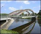 Ce pont routier en arc béton a été construit sur la Loire dans la Nièvre en 1960 à Nevers. Il se nomme :