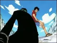 Que fait Luffy à Kuro à la fin de l'épisode 15 ?
