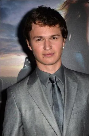 Qui est Ansel Elgort ?