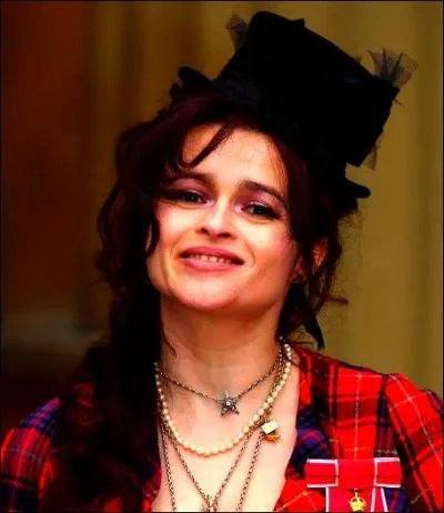 3. Helena Bonham-Carter (236, 5 pts)
Avant d'être liée à Tim Burton pendant 12 ans (Johnny Depp sera le parrain de leur fils), avec quel acteur de ce TOP 30 était-elle en couple durant 5 ans ?