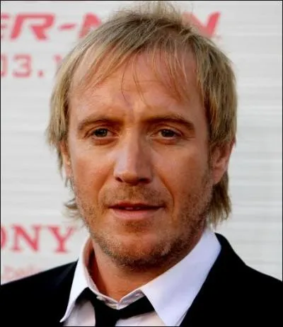 28. Rhys Ifans (3 pts)
Dans Good Morning England et Délire d'amour, Rhys Ifans joue avec Bill Nighy, qu'il retrouvera sur les plateaux d'Harry Potter et les Reliques de la Mort. Leurs personnages sont alors :