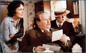 Pourquoi sa famille se moque-t-elle de lui lorsqu'il reçoit une lettre ?