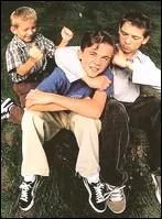 Comment s'appelle le dermier de la famille ?