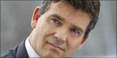 Deux fois ministre, on peut dire de lui qu'il a de la gueule, en effet il est rare qu'il la ferme très longtemps.