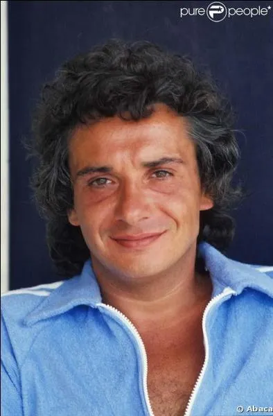 Dans quelle chanson entend-on "Un musicien assassinait Mozart dans un café de Varsovie" ?