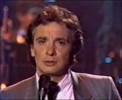 "J'envie les épaves englouties, longs courriers qui cherchaient un rêve et n'ont pas revu leur pays" Trouvez le titre :