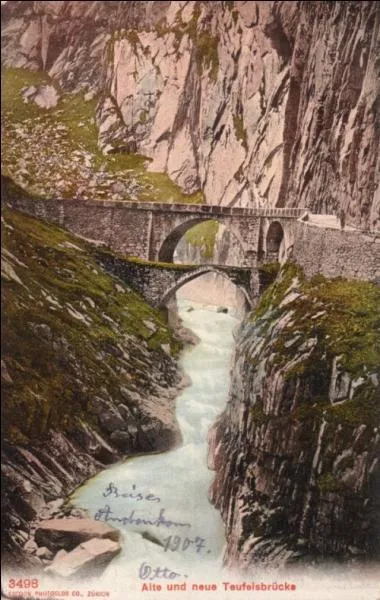 Ce pont en maçonnerie sur la Reuss a été construit en 1830 (celui au premier plan date de 1587 et sera détruit en 1888). Il est situé à Andermatt et se nomme :