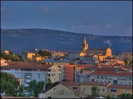 Dans quel département se situe Aubagne ?