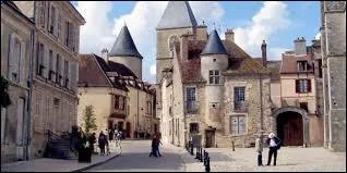 Dans quel département se situe Avallon ?