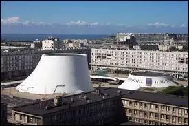 Ce monument porte le nom de Volcan. C'est une salle de spectacle située dans le ville ...