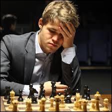 Comment s'appelle le meilleur joueur d'échecs du monde ?