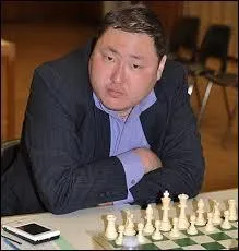 Comment s'appelle le meilleur joueur d'échecs canadien ?