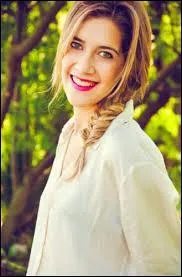 Angie est la mère de Violetta.