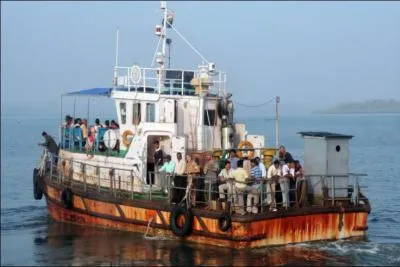 De quelle chanson sont extraites ces paroles : 

''Un beau jour sur un rafiot craquant
De la coque au pont
Pour partir je travaillerai dans
La soute à charbon

Prenant la route qui mène
À mes rêves d'enfant
Sur des îles lointaines
Où rien n'est important
Que de vivre
...
Je fuirai laissant là mon passé
Sans aucun remords
Sans bagage et le cœur libéré
En chantant très fort''