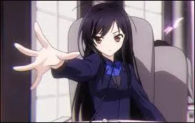 Mon nom dans le jeu est "Kuroyukihime", ce qui signifie "Princesse de la neige noire". Je suis la vice-présidente du conseil des élèves et la fille la plus populaire de l'école. Mon petit ami, le héros est représenté par un cochon dans le jeu. Qui suis-je ?