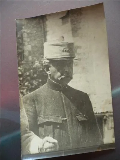 Né à Thoissey (Ain) en 1863, ce militaire explorateur est célèbre pour sa mission du Congo-Nil, fut général de division. Il se nomme :