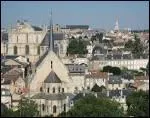 Surnommée la "ville aux cent clochers" du fait de son patrimoine religieux exceptionnel, Poitiers vous accueille à ses "Rencontres gourmandes du Poitou" avec ses habitants ...