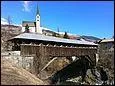 Ce pont couvert en bois de 46 m de long, a &eacute;t&eacute; construit en 1878 sur l'Inn dans le canton des Grisons. Dans quelle ville ?