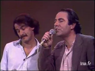 Qui chantait "On dirait que ça te gêne de marcher dans la boue" ?