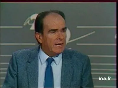 En regardant cette photo, prononcez le nom de cet homme et dites-moi à quel temps son homonyme est conjugué :