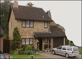 Voici la coquette maison des Dursley, semblable à toutes ses voisines de quartier. Quelles assertions sont vraies concernant ce délicieux foyer ?