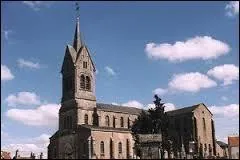 Voici l'église de Lormes. Commune Nivernaise, elle se situe en région ...
