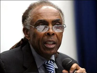 Né le 26 juin 1942 à Salvador de Bahia, c'est un musicien, chanteur et compositeur brésilien. Il fut ministre de la Culture dans le gouvernement de Lula da Silva :