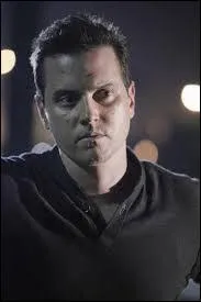 Cet homme est un tueur en série et a reçu un surnom, lequel ?