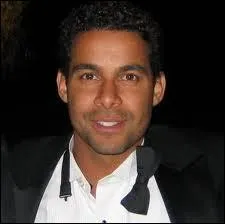 Jon Huertas est acteur mais exerce aussi une autre profession, laquelle ?