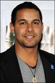 Par qui son rôle est-il joué ?