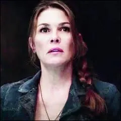 Comment s'appelle la mère de Clarke ?