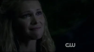 Qu'a-t-elle dit sur comment elle serait à la place de Clarke sur Terre, dans "The 100" ?