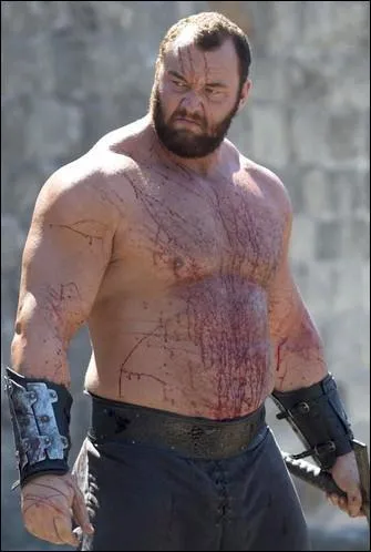 Véritable 'montagne' de muscles et d'acier et chevalier aux ordres des Lannister, il s'agit de  :