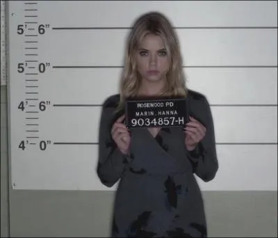 Pourquoi Hanna se fait-elle arrêter à la fin de cet épisode ?