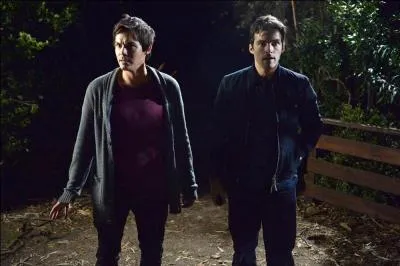 Sur quel sujet Ezra et Caleb sont-ils en désaccord ? Que se passe-t-il par la suite ?