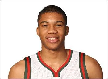 Quel est le nom exact du joueur présent sur la photo ci-dessous ? Giannis...