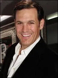 Comment s'appelle Nicolás ?